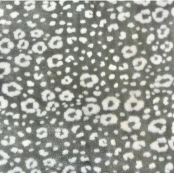 NWT Member's Mark Lounge Throw Luxury Gray White Blanket Leopard Faux Fur - Picture 2 of 2